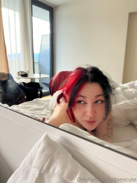 Domicute naked pornstar picture