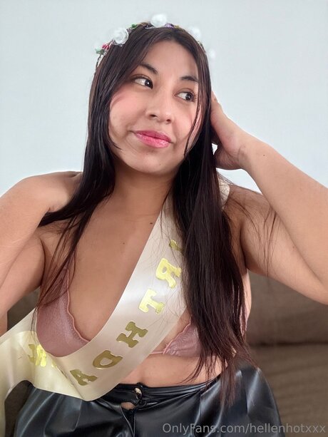 Hellenhotxxx perfect model pics