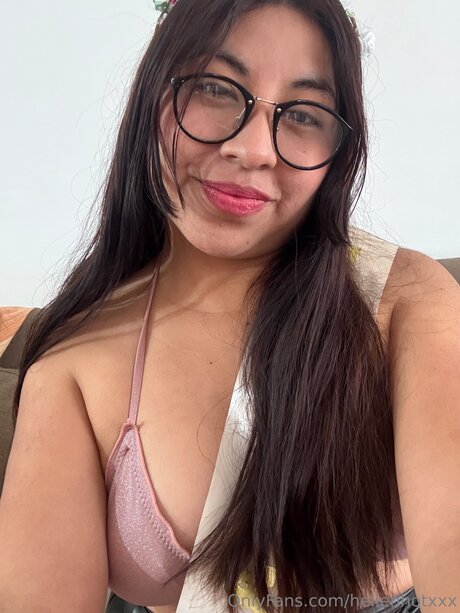 Hellenhotxxx model porn pics