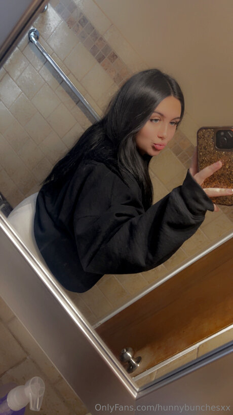 Hunnybunchesxx pornstar adult photo