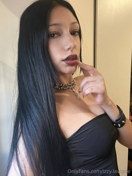 Izzy Lavigne pornstar nudes pictures