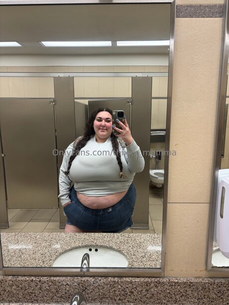 Thixxx Momma naked actress pics