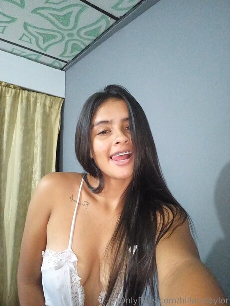 Hillarytaylor model hd image