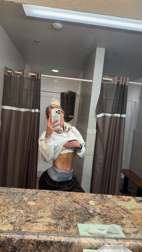 popular onlyfans naked galleries