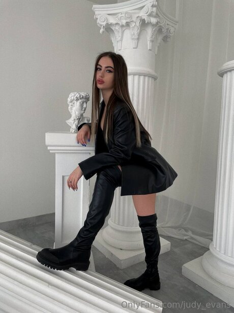 Judy Evans model beautiful galleries