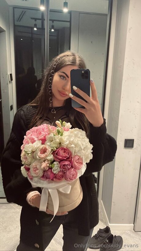 Judy Evans naked actress pics