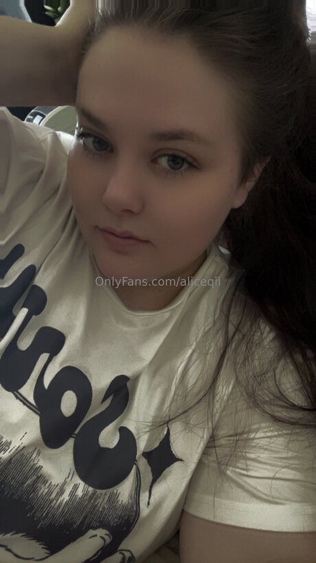 Aliceqii high quality actress pic