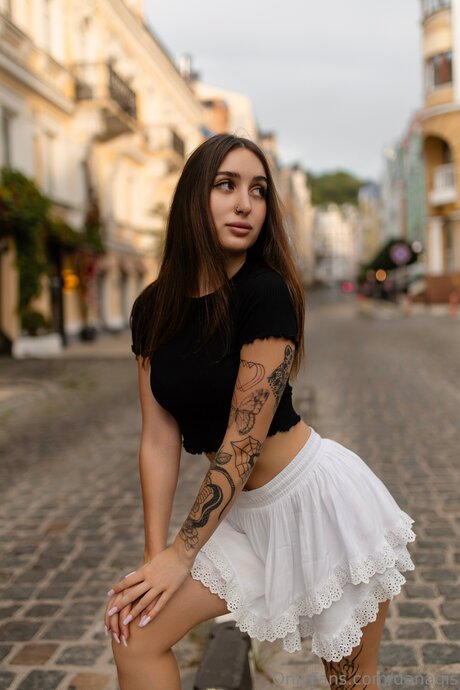 Danaqis sexy star pic