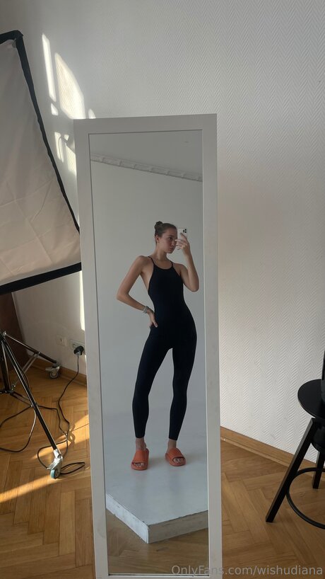 Wishudiana model exclusive gallery