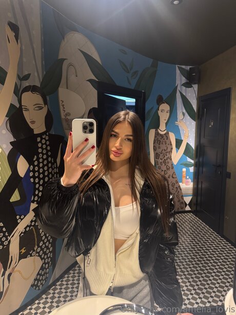 Amelia Lovis hd model image