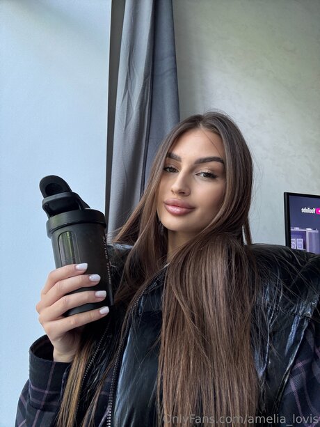 Amelia Lovis model free pictures