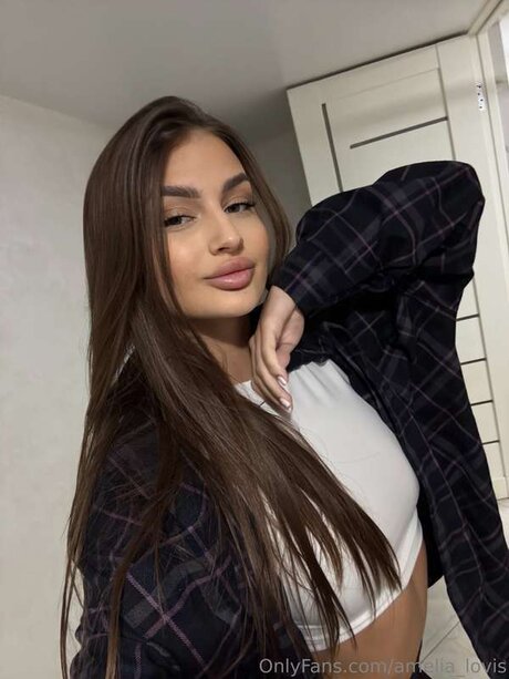 Amelia Lovis perfect pornstar pic