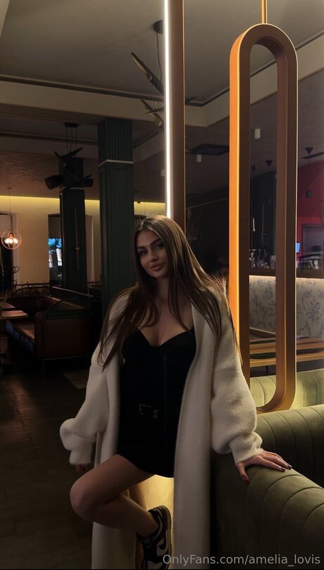 Amelia Lovis sex model photos