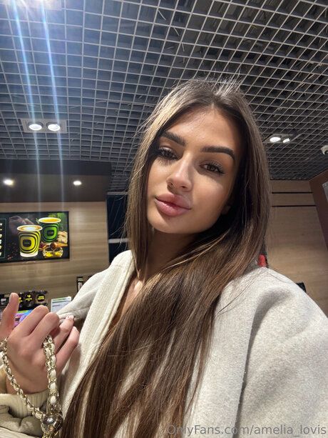 Amelia Lovis hd model pics