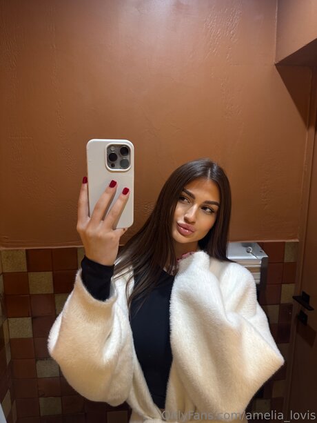 Amelia Lovis sexy pornstar picture