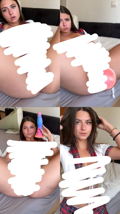 Waynegirlfree model erotic pic