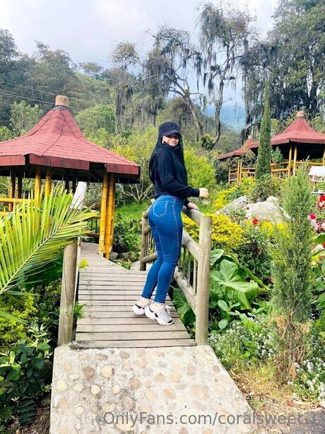 Coralsweet 1 beautiful actress image