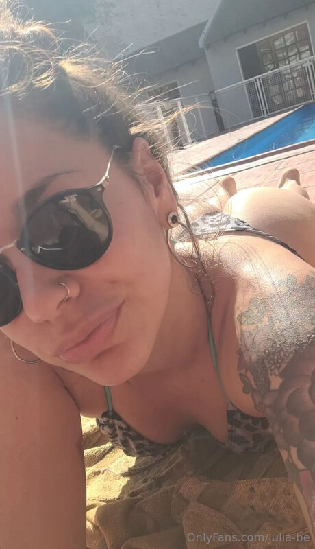 Julia Be nudes model pic