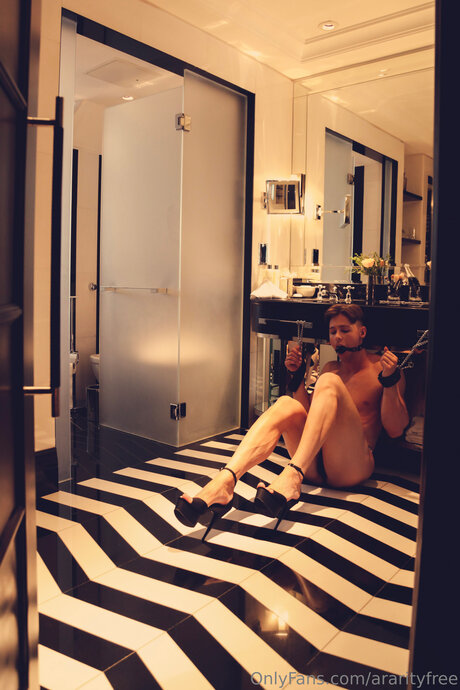 Ararityfree naked star galleries