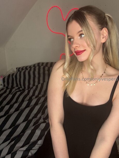 Onlyvespera naked star photo