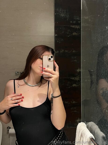 Lunavelvetx0 erotic star images