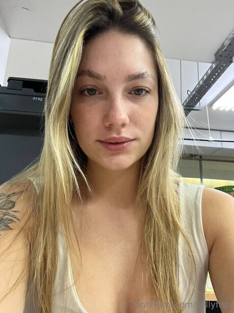 Kellyfish pornstar naked img