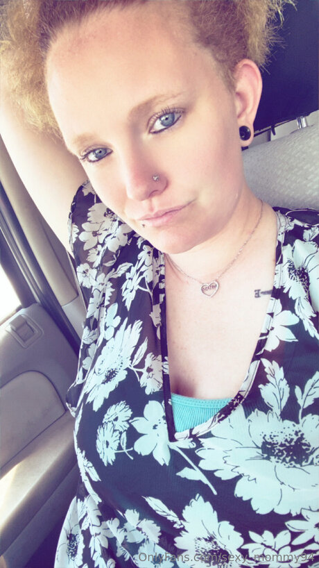 Sexy Mommy94 hd pornstar gallery