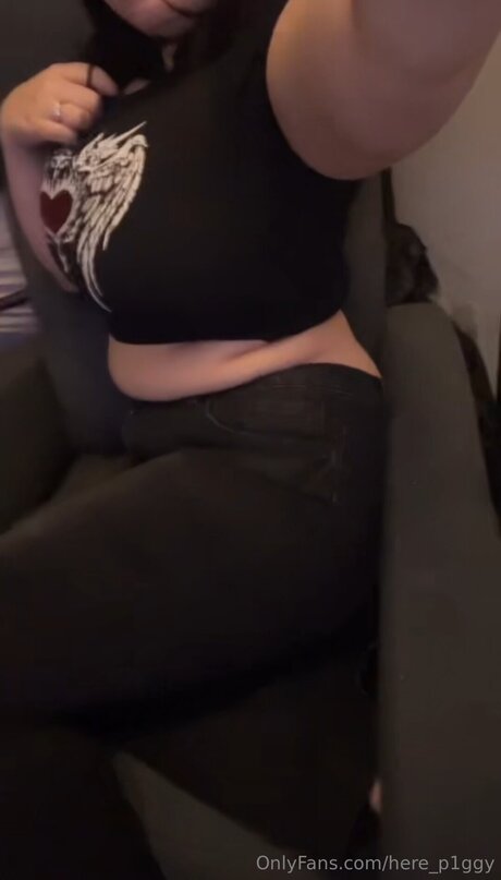 Here P1ggy perfect model pic