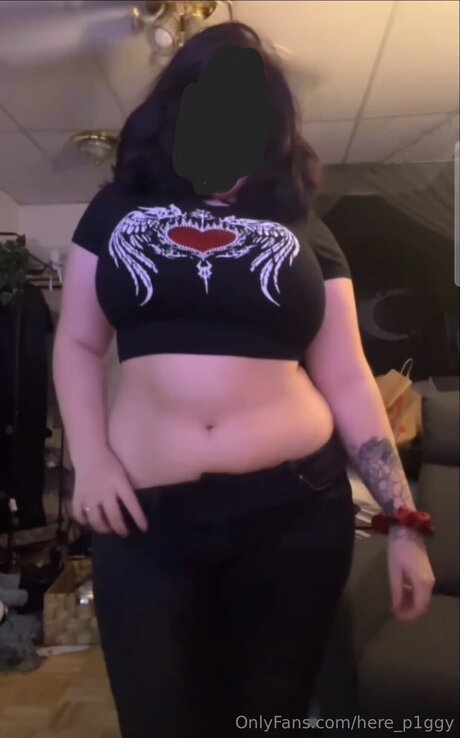 Here P1ggy star high quality images