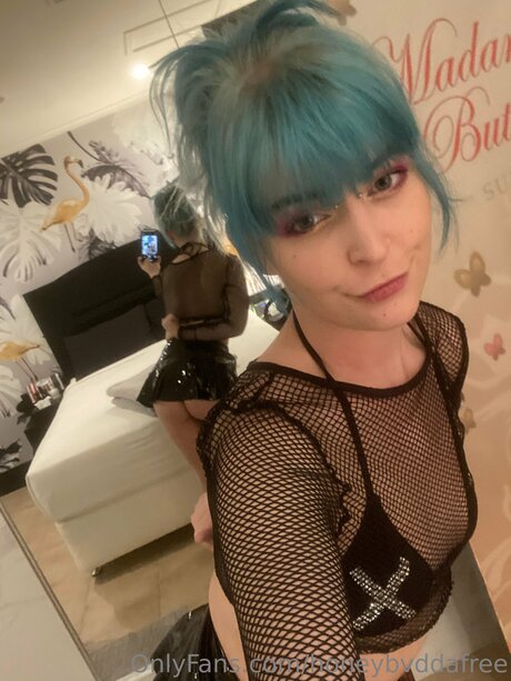 Honeybvddafree porn model pic