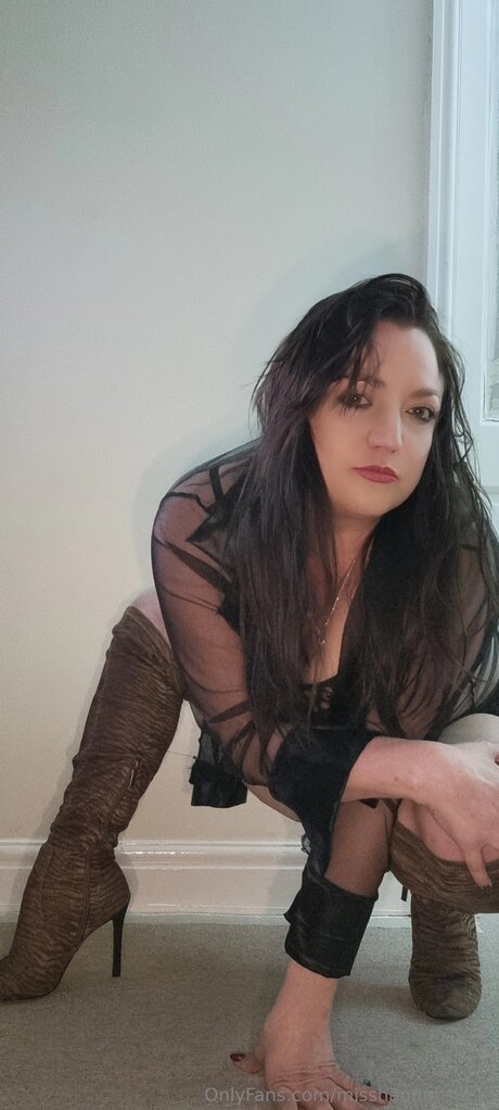 Misshannahshere model naked images