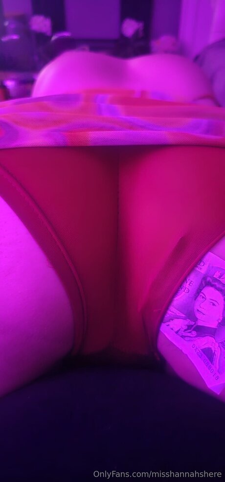 Misshannahshere adult star picture