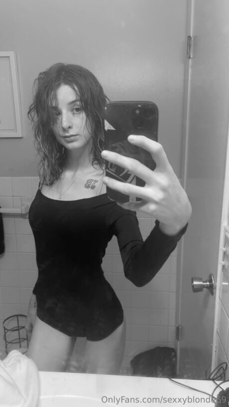 Sexxyblonde69 erotic pornstar pics