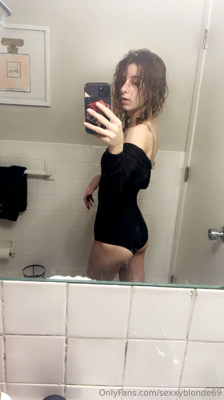 Sexxyblonde69 adult model image