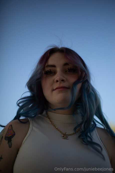 Juniebeejones naked actress pics