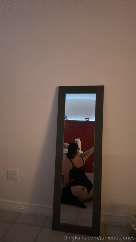 moms onlyfans hot sexy photo