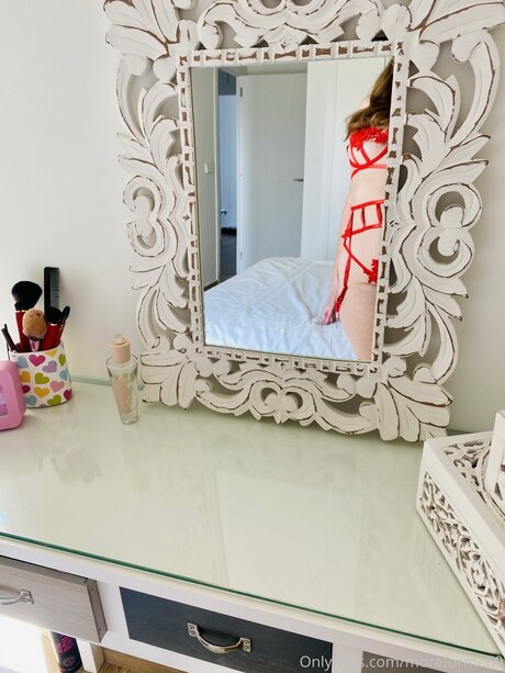 Moreforme69 model naked picture