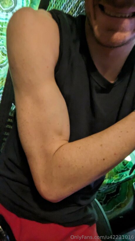 U42231016 sexy model pic