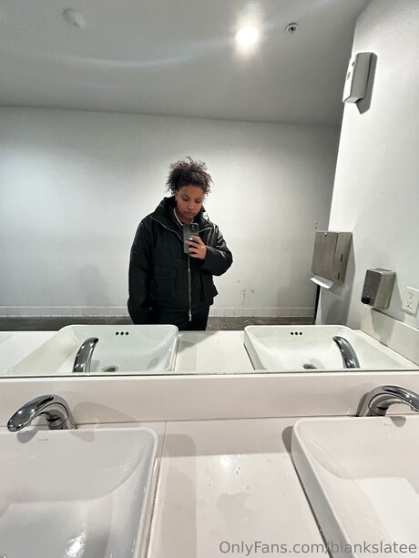 Blankslatee nudes model picture