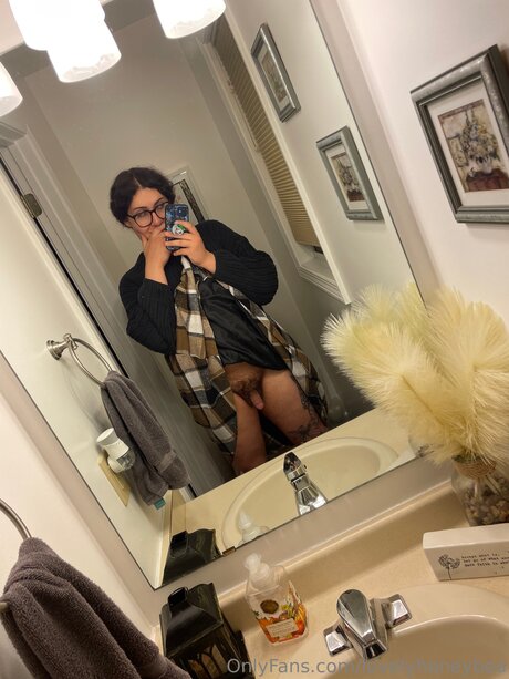 Lovelyhoneybea xxx model pic