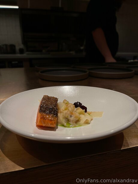 feet milf onlyfans sexy naked photo