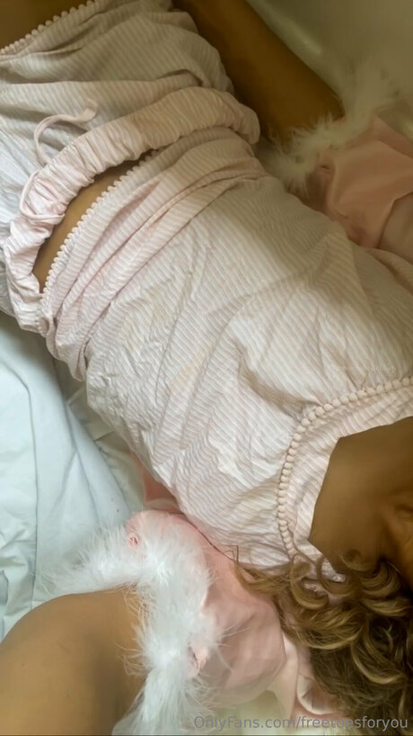 Freetoesforyou model pretty pictures