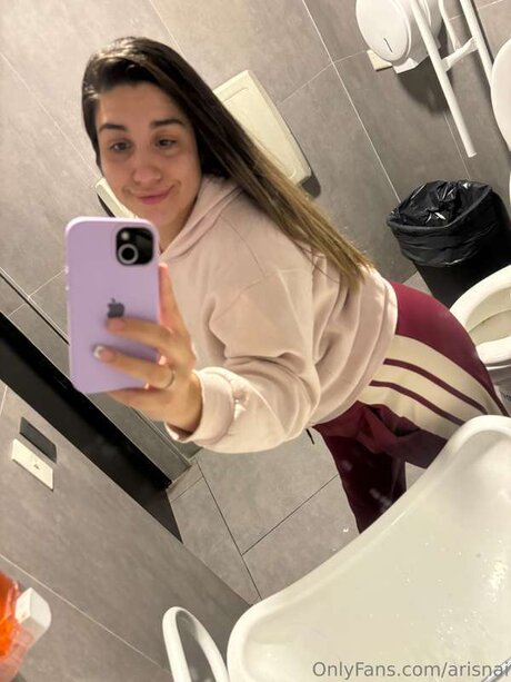 Arisnai art model gallery