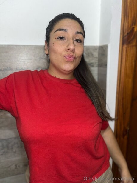 Arisnai nude star img