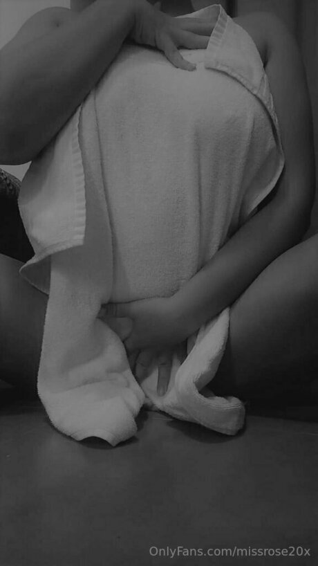 Missrose20x exclusive model pics