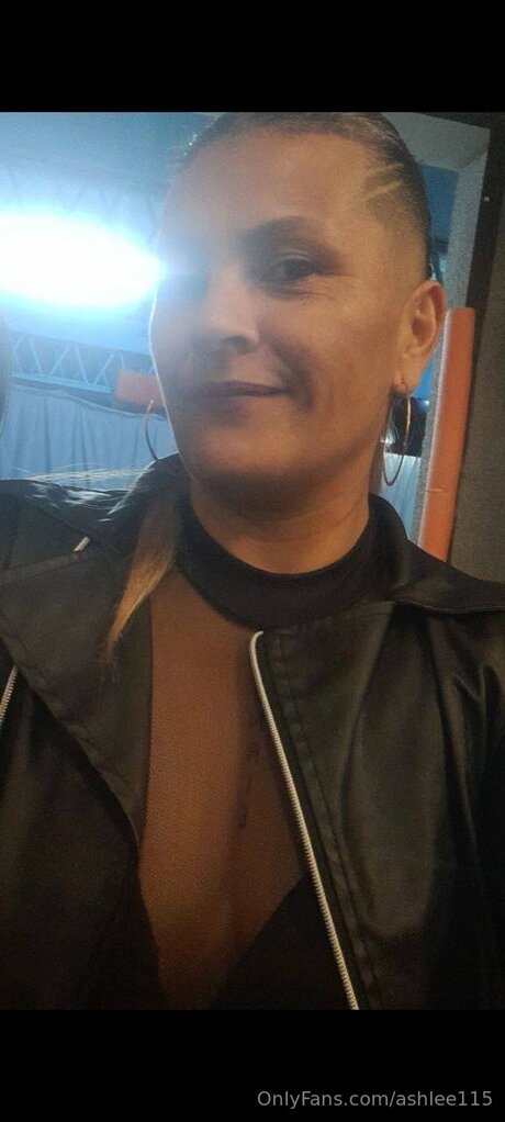 Ashlee115 erotic model photos