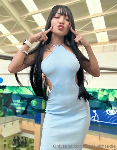 Smilewithsadie model hot pictures