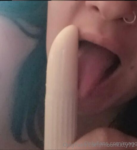 Moonkitty72 porn model photo