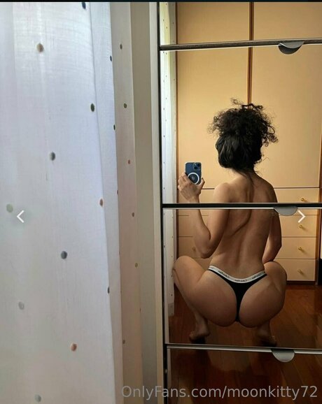 Moonkitty72 exclusive model galleries