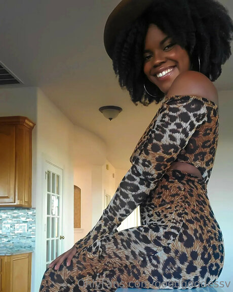 Rightwhereuwantme xxx model images